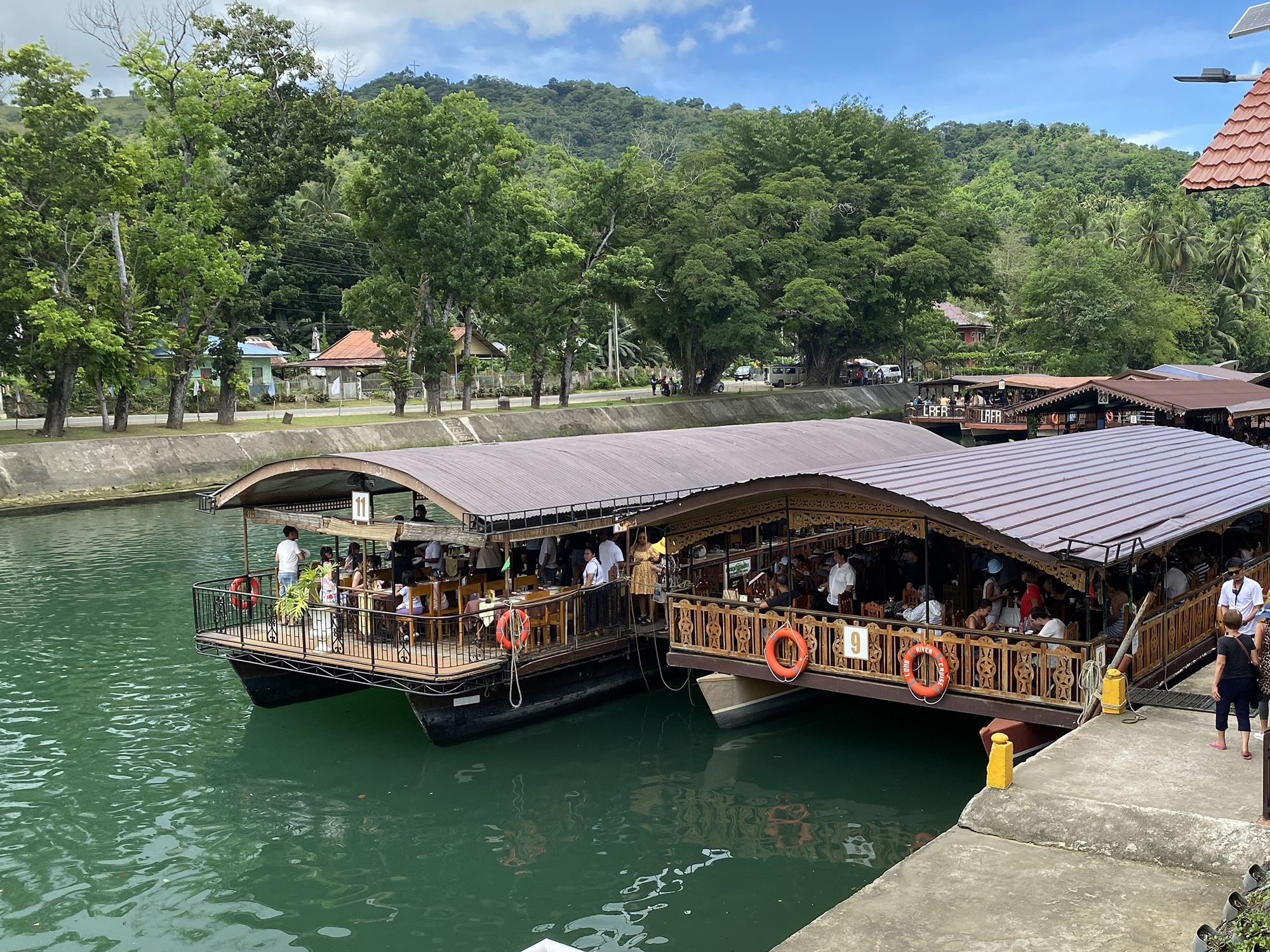 loboc-river-floating-restaurant