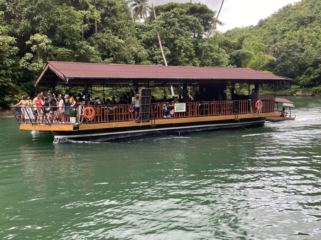 loboc-river-floating-restaurant